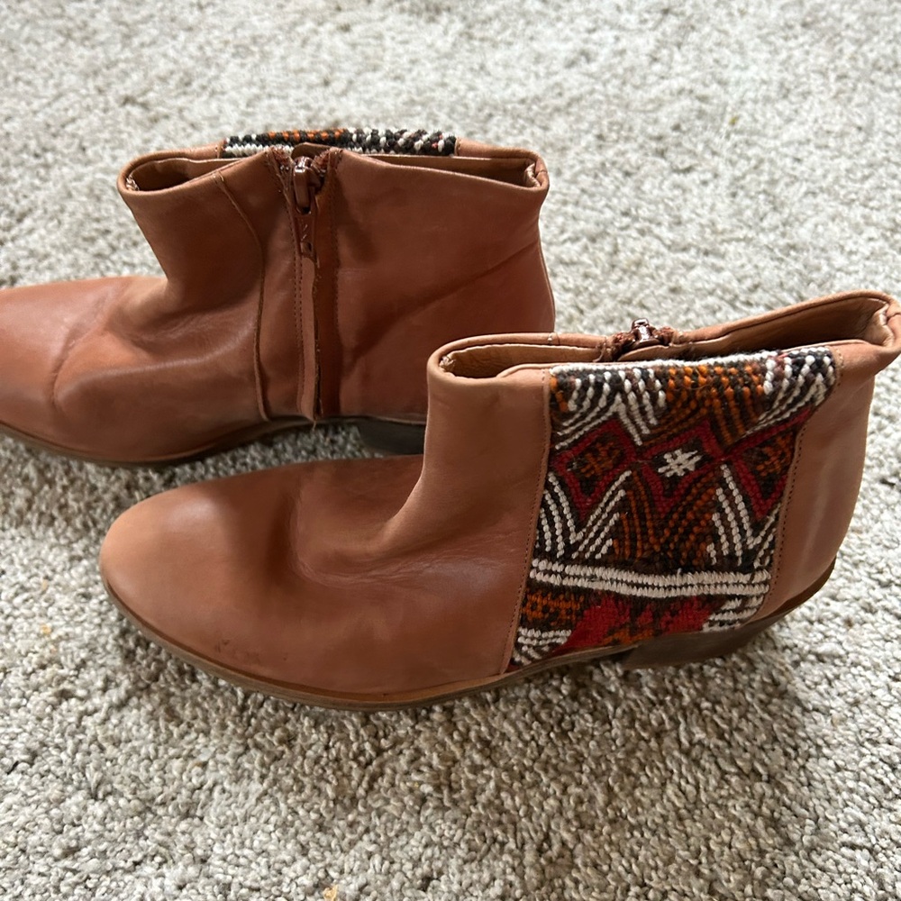 Brown Leather Ankle Boots with Patterned Accent